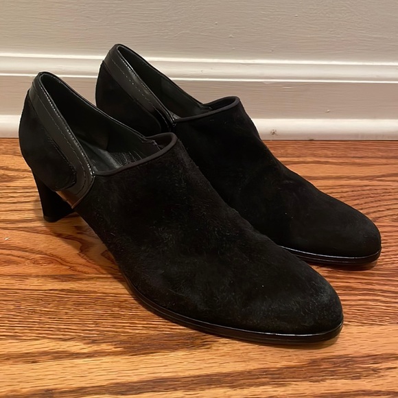 Stuart Weitzman Suede and patent leather black shoes - Picture 1 of 4